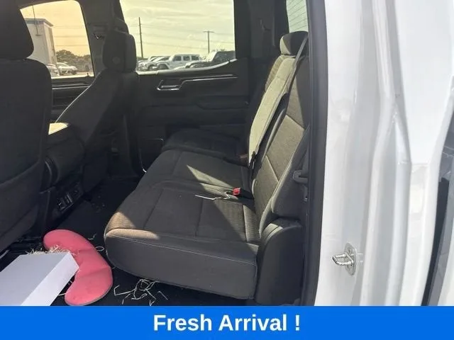 2024 Chevrolet Silverado 1500 LT photo 3