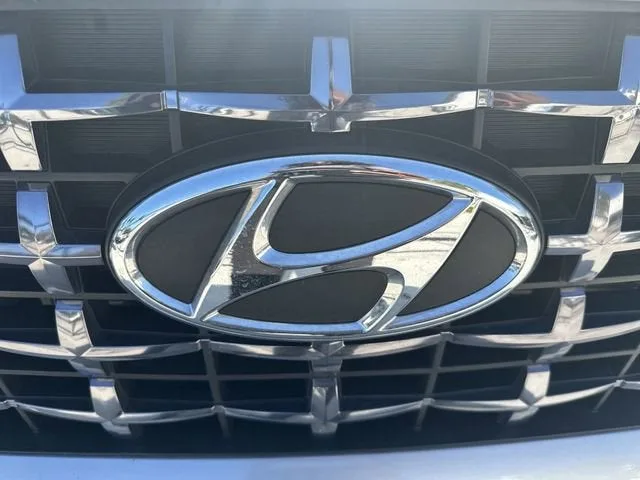 2025 Hyundai Venue SEL photo 10