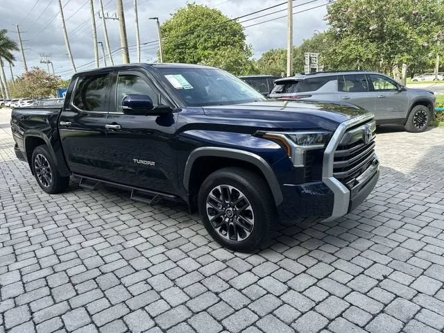 2022 Toyota Tundra 4WD Limited photo 16