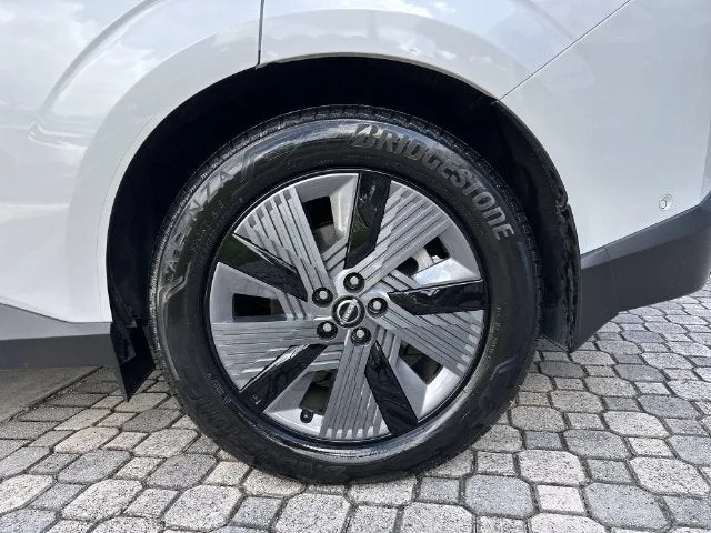 2025 Nissan Murano SL photo 11