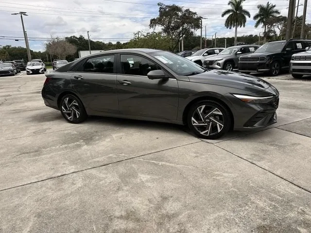 2024 Hyundai Elantra Limited photo 15