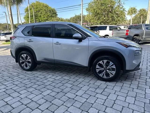 2022 Nissan Rogue SV photo 15
