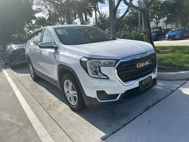 2024 GMC Terrain SLE photo 15