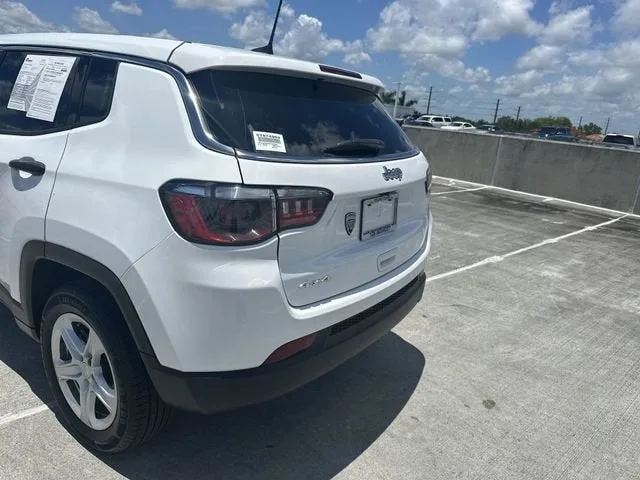 2023 Jeep Compass Sport photo 12