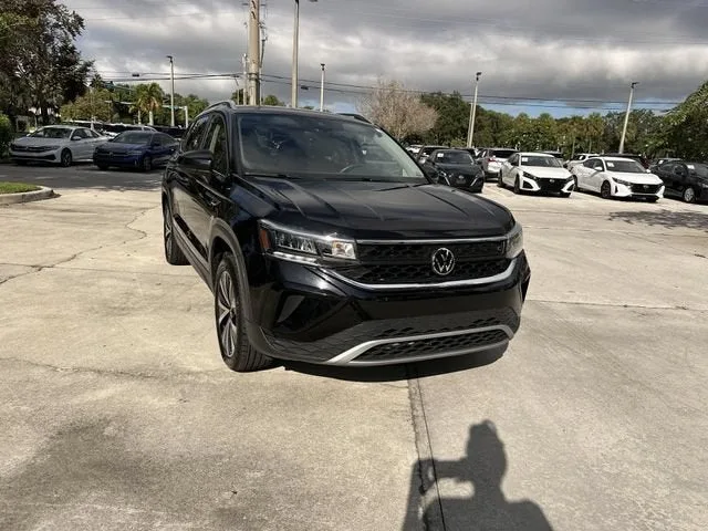 2024 Volkswagen Taos SE photo 16