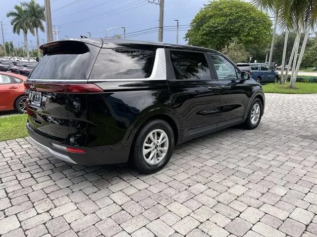 2024 Kia Carnival LX photo 38