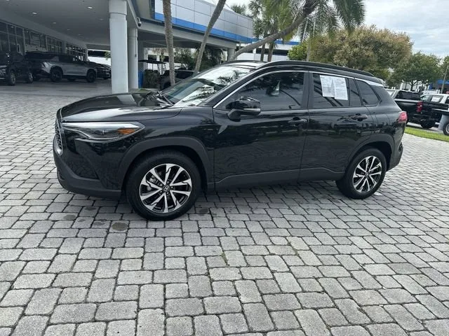 2025 Toyota Corolla Cross XLE photo 21