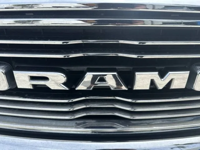 2024 RAM 1500 Laramie photo 10