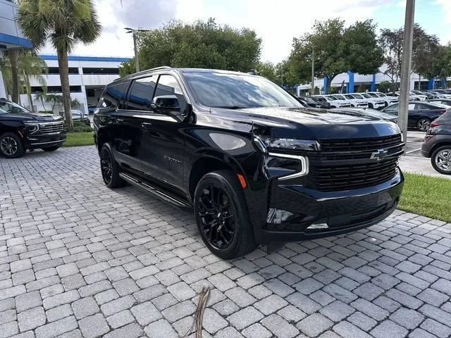 2023 Chevrolet Suburban RST photo 16