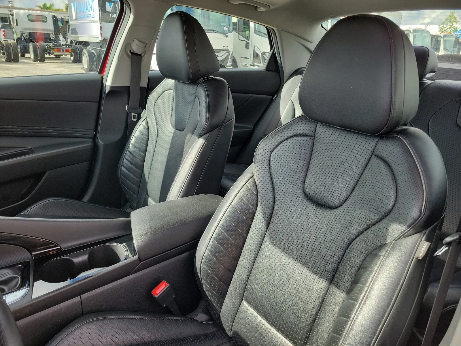 2025 Hyundai Elantra Limited photo 21