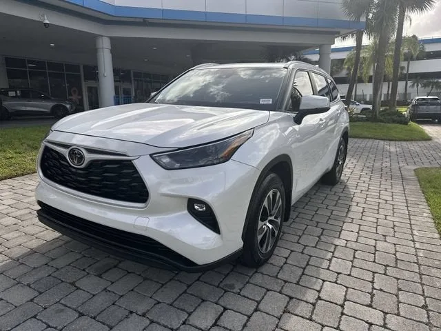 2024 Toyota Highlander LE photo 20