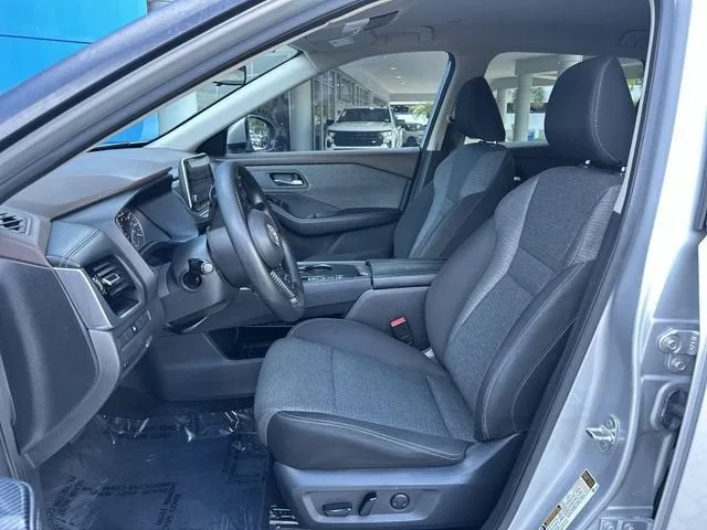 2022 Nissan Rogue SV photo 30