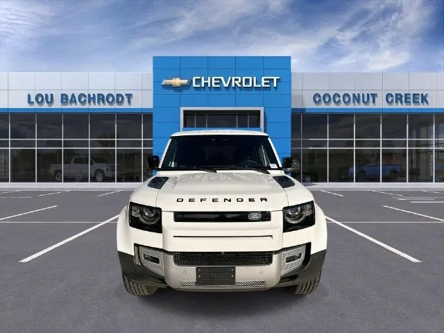 2025 Land Rover Defender S photo 3