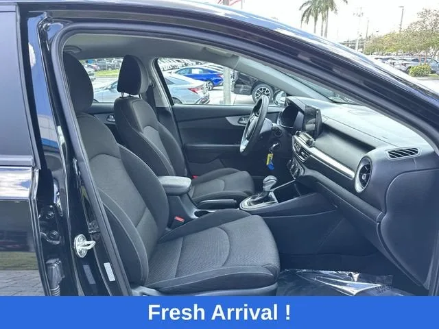 2024 Kia Forte LXS photo 17
