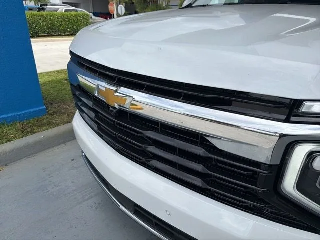 2026 Chevrolet Suburban LS photo 2