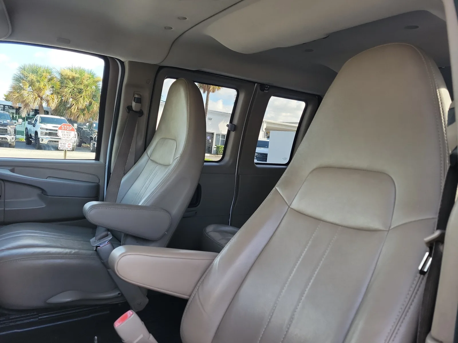 2014 Chevrolet Express Passenger 2500 LS photo 20