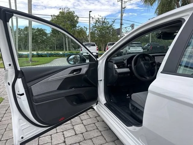 2025 Toyota Camry LE photo 22