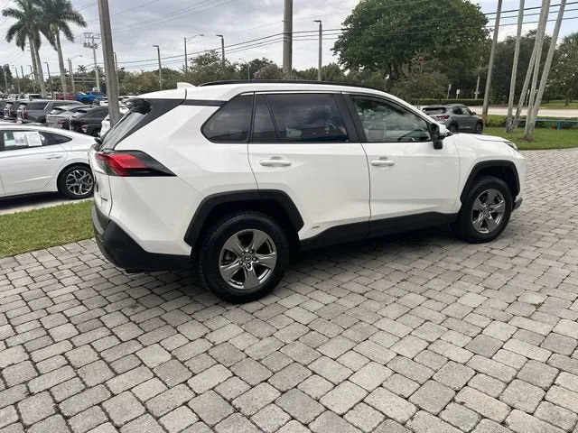 2023 Toyota RAV4 Hybrid XLE photo 21
