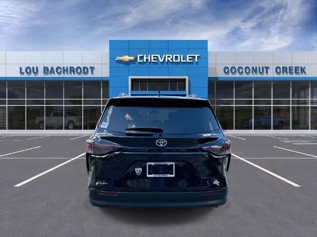 2026 Toyota Sienna XLE photo 7