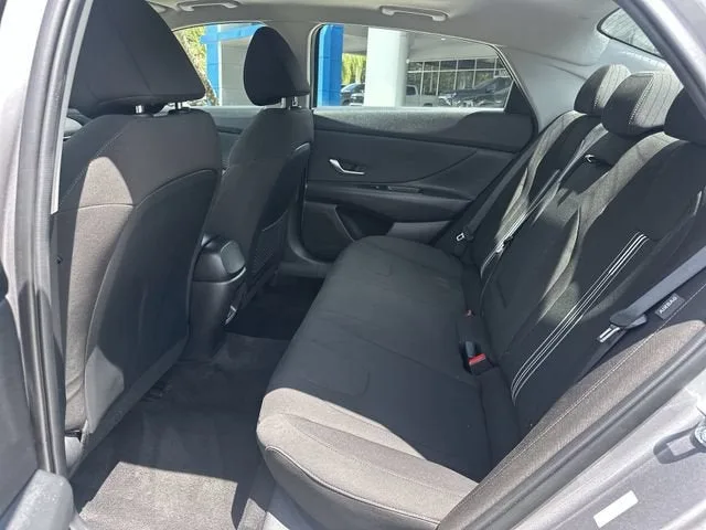 2025 Hyundai Elantra SEL Convenience photo 24