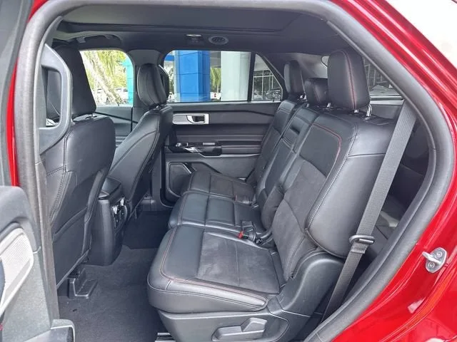 2023 Ford Explorer ST-Line photo 27