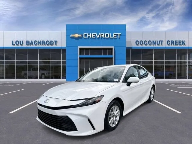 2025 Toyota Camry LE photo 4