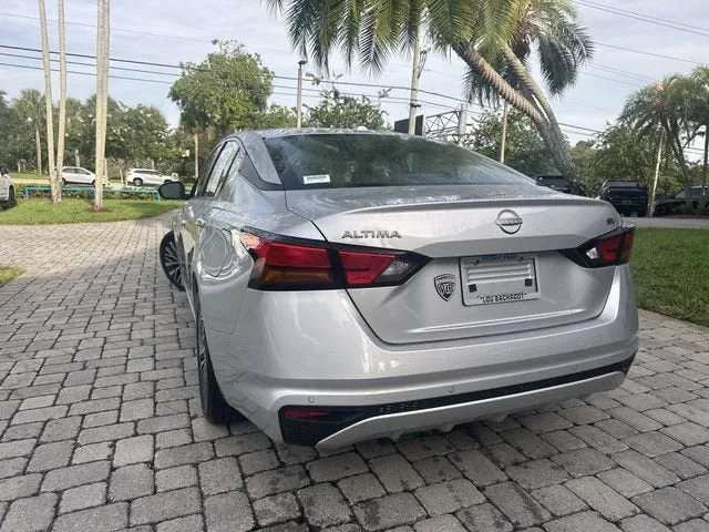 2024 Nissan Altima 2.5 SV photo 12
