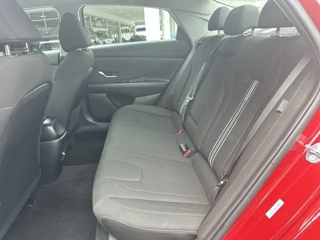 2025 Hyundai Elantra SEL Convenience photo 27