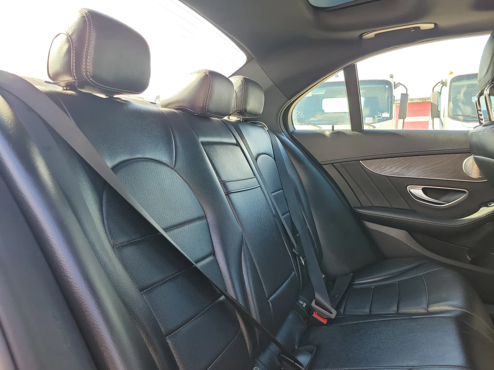 2016 Mercedes-Benz C-Class C 300 Luxury photo 6