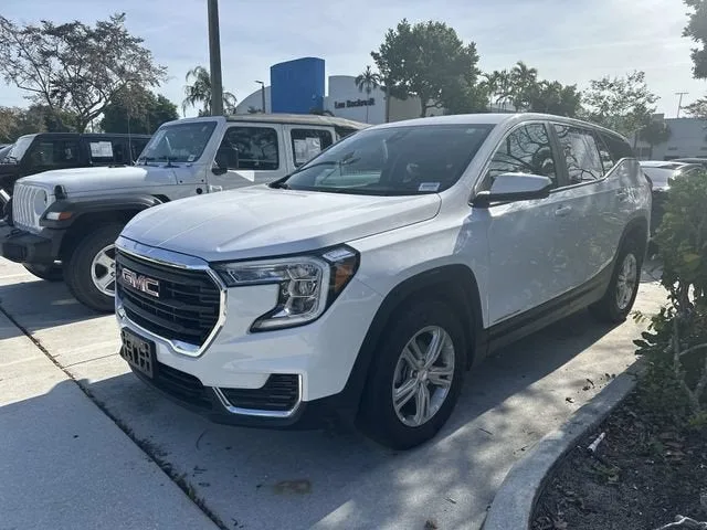 2024 GMC Terrain SLE photo 17