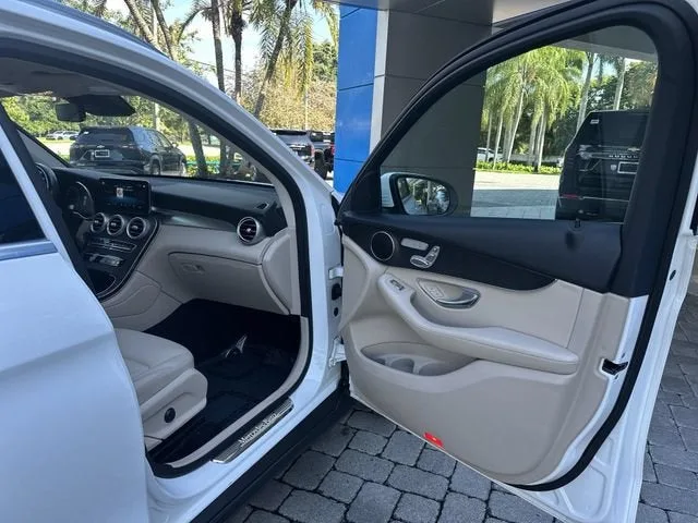 2022 Mercedes-Benz GLC GLC 300 photo 23