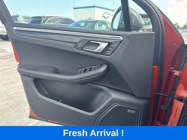 2024 Porsche Macan 4DR AWD photo 12