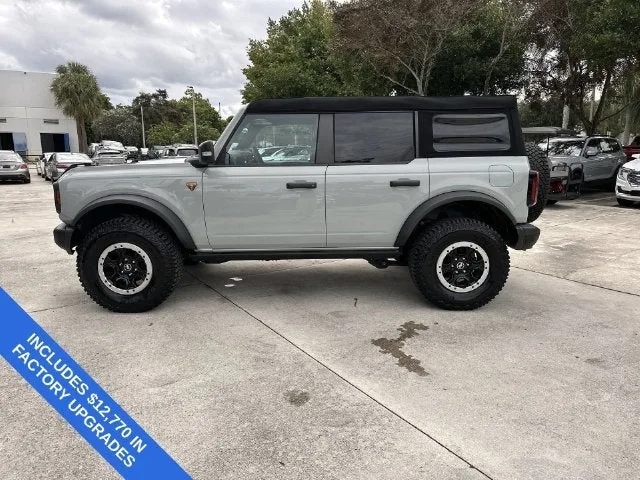 2023 Ford Bronco Base photo 32