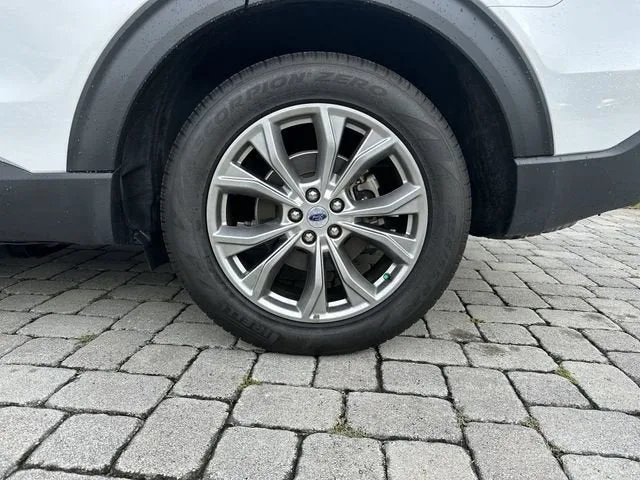 2023 Ford Explorer Limited photo 11