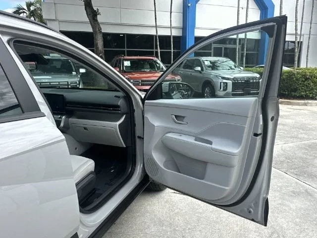 2025 Hyundai Kona SEL photo 23