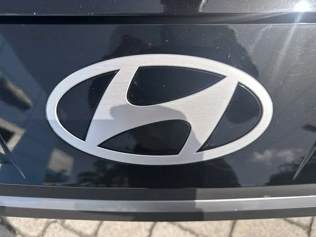 2024 Hyundai Elantra SEL photo 10