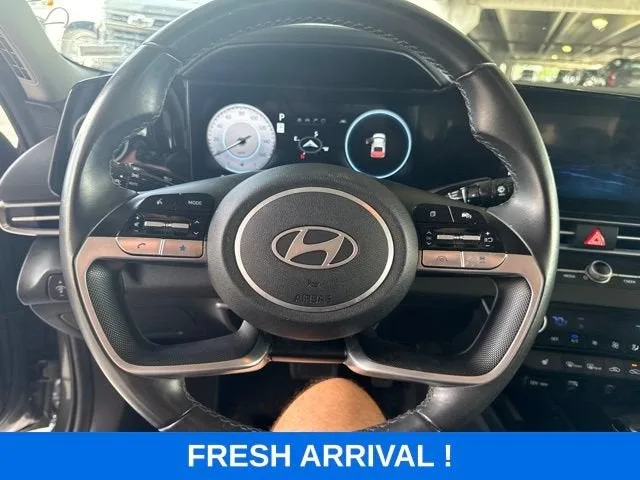 2024 Hyundai Elantra Limited photo 6