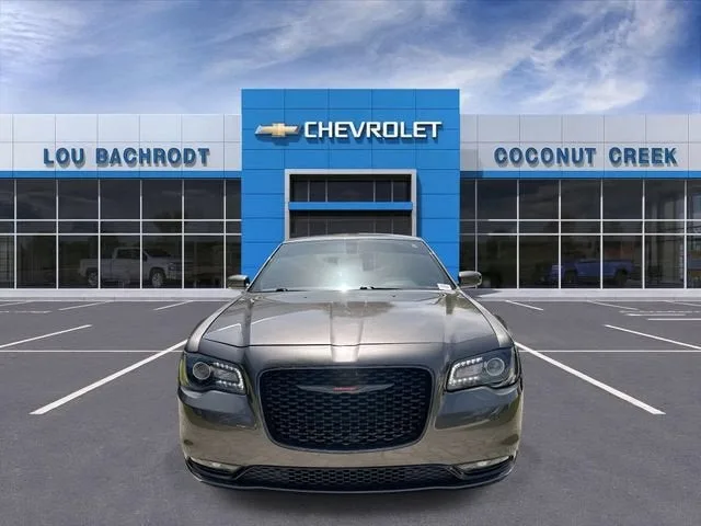 2023 Chrysler 300 300S photo 3