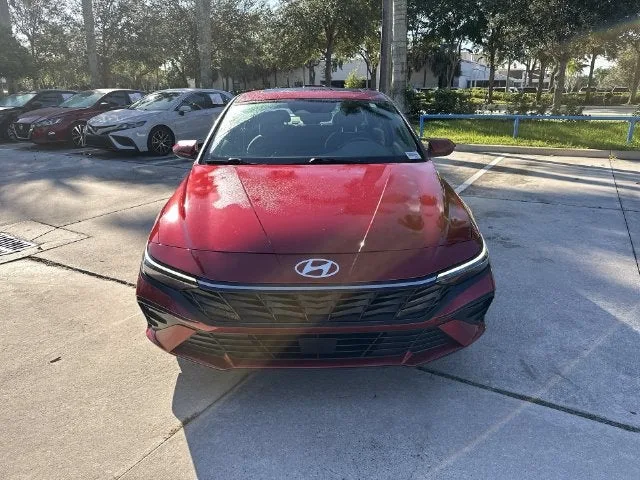 2025 Hyundai Elantra SEL Convenience photo 18
