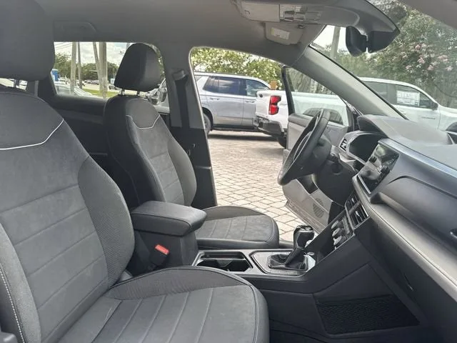 2024 Volkswagen Taos SE photo 30