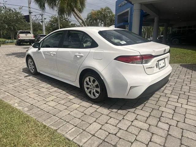 2024 Toyota Corolla LE photo 33