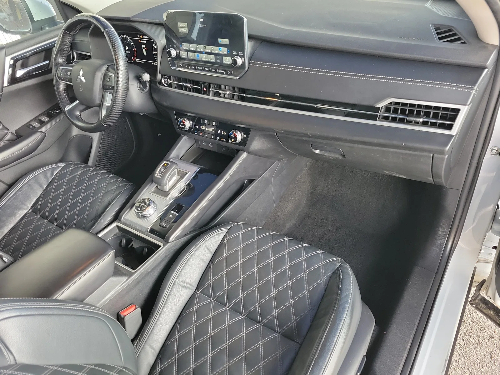 2022 Mitsubishi Outlander SEL photo 10