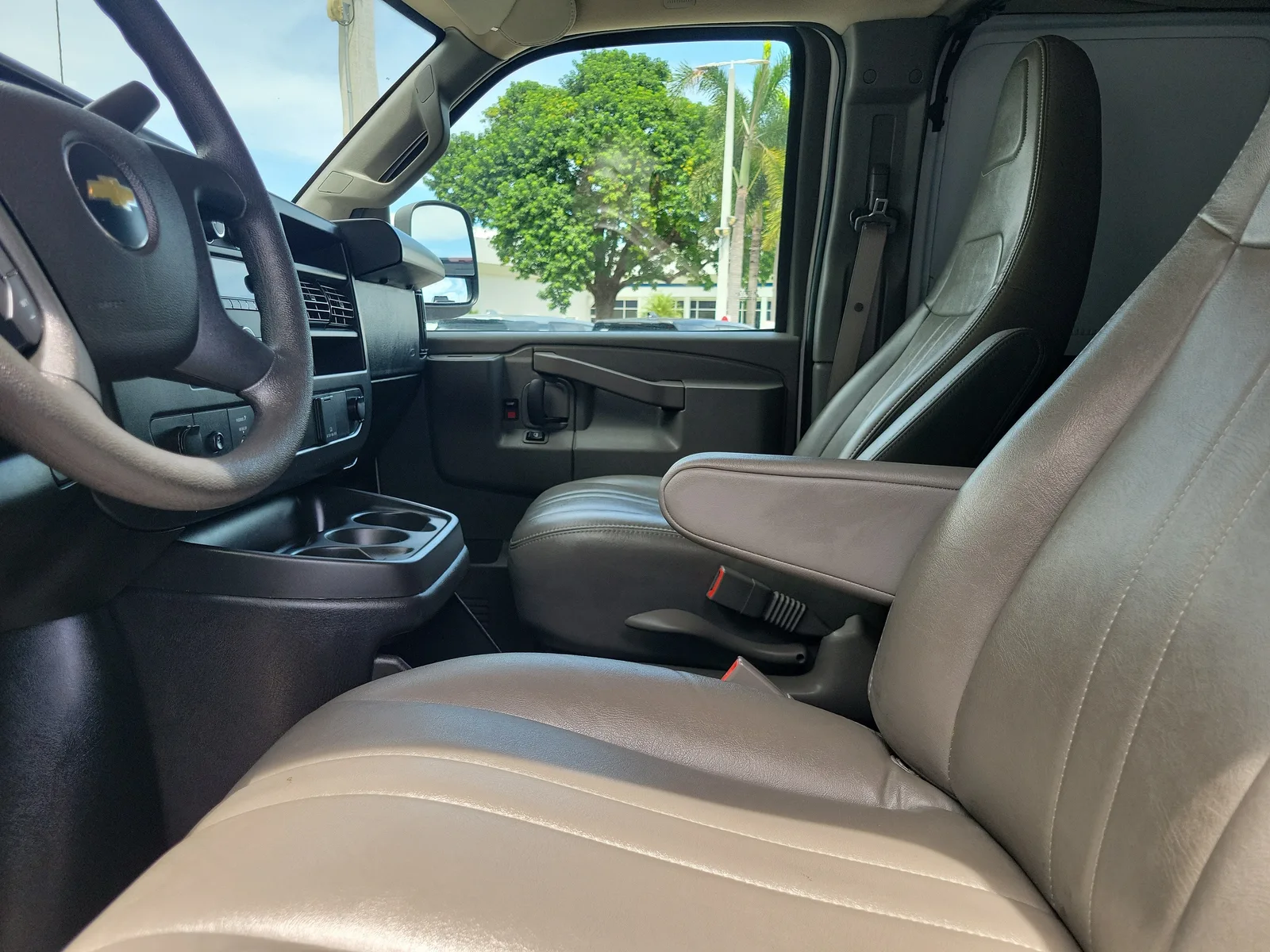 2025 Chevrolet Express Cargo WT photo 20