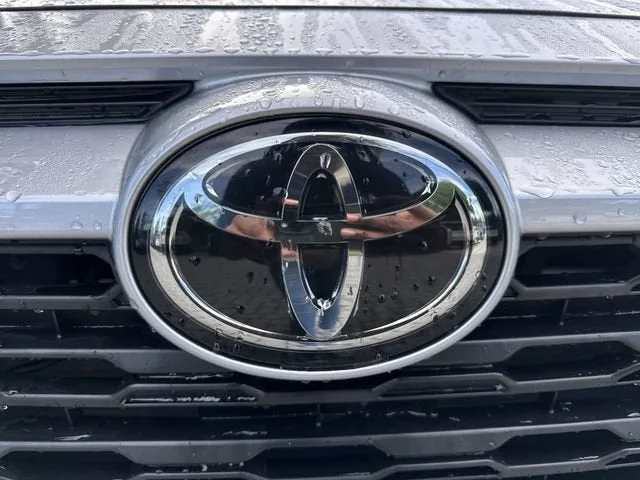 2025 Toyota RAV4 Hybrid LE photo 10