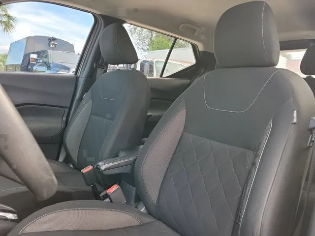 2020 Nissan Kicks S photo 21