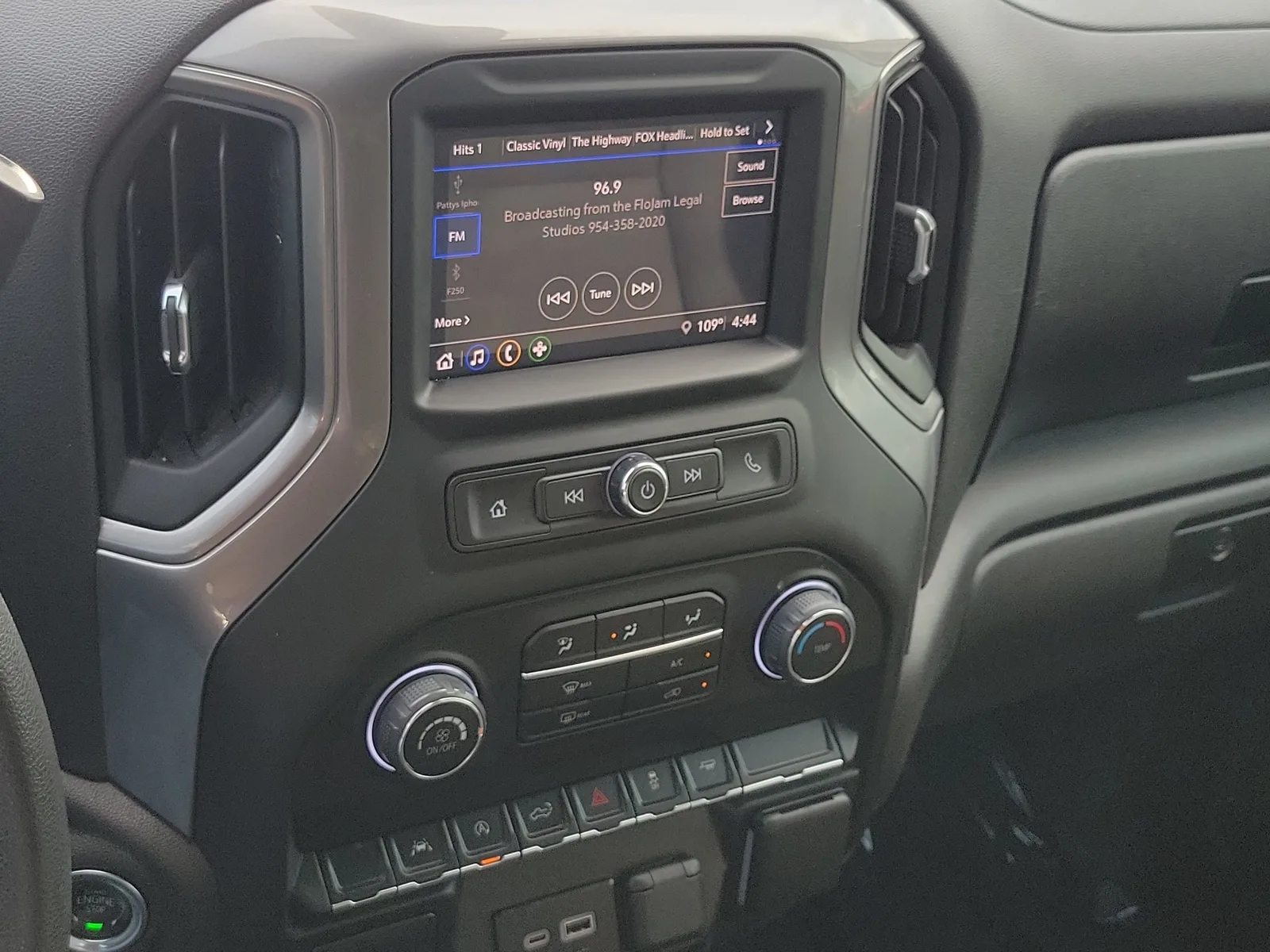 2025 Chevrolet Silverado 1500 Custom photo 25