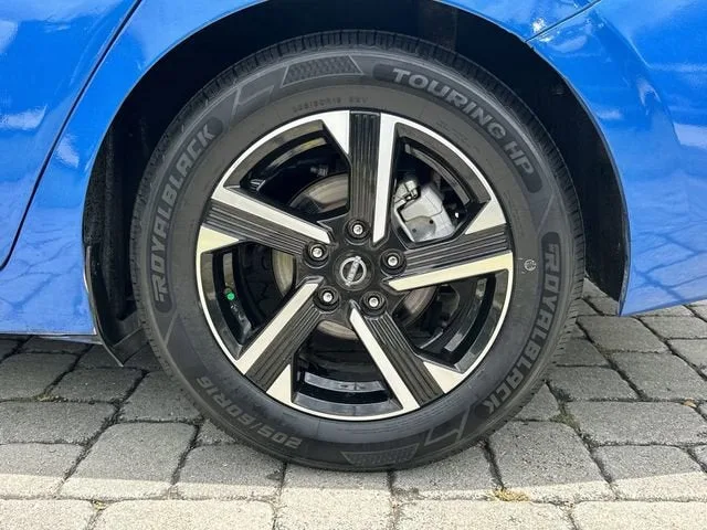 2024 Nissan Sentra SV photo 11