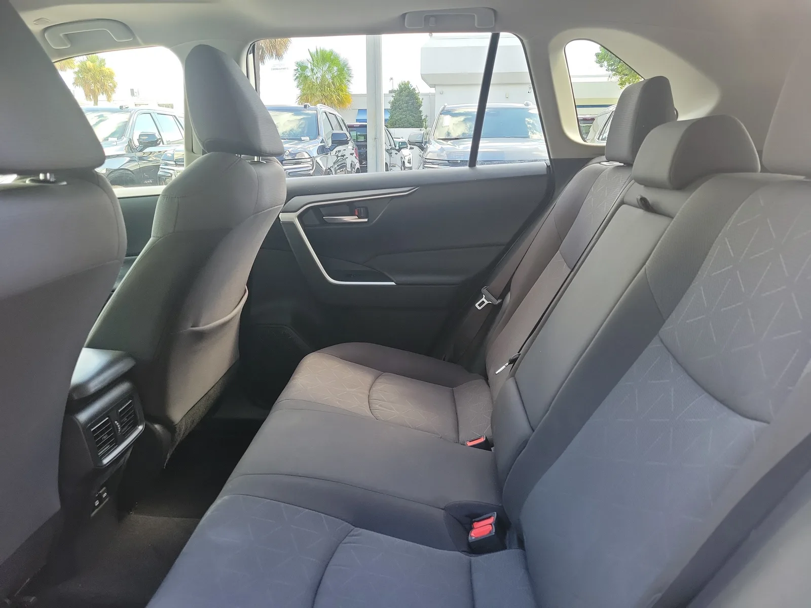 2023 Toyota RAV4 Hybrid XLE photo 15