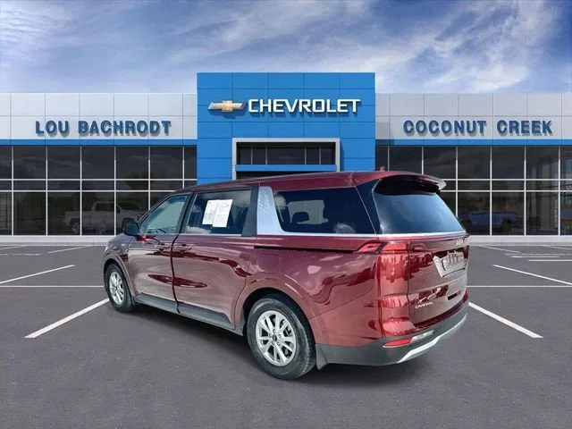 2024 Kia Carnival LX photo 6