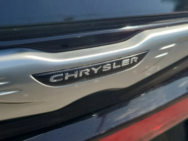 2024 Chrysler Pacifica Hybrid Select photo 10